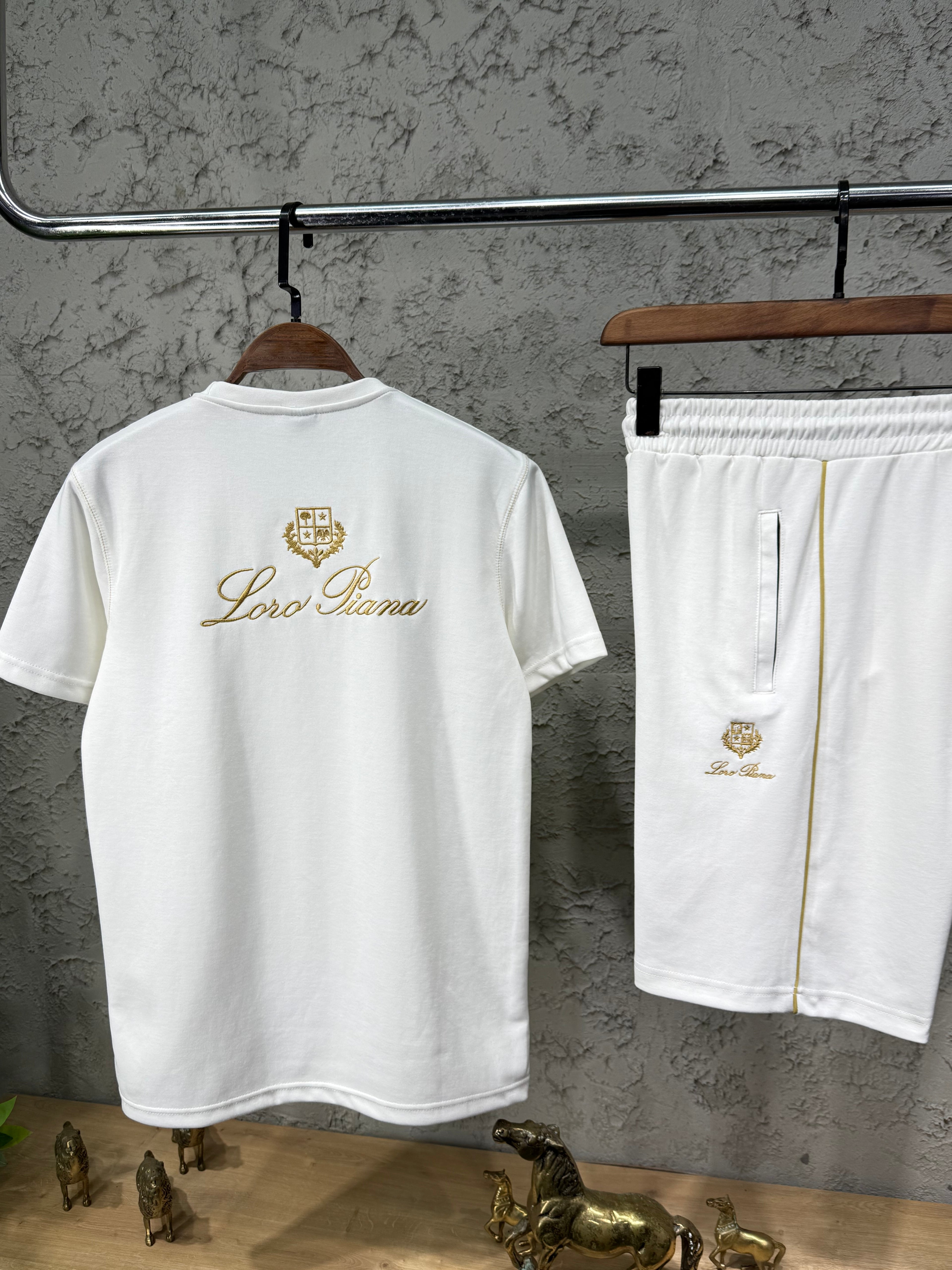Loro Piana Beyaz Nakış T-shirt & Şort Takımı