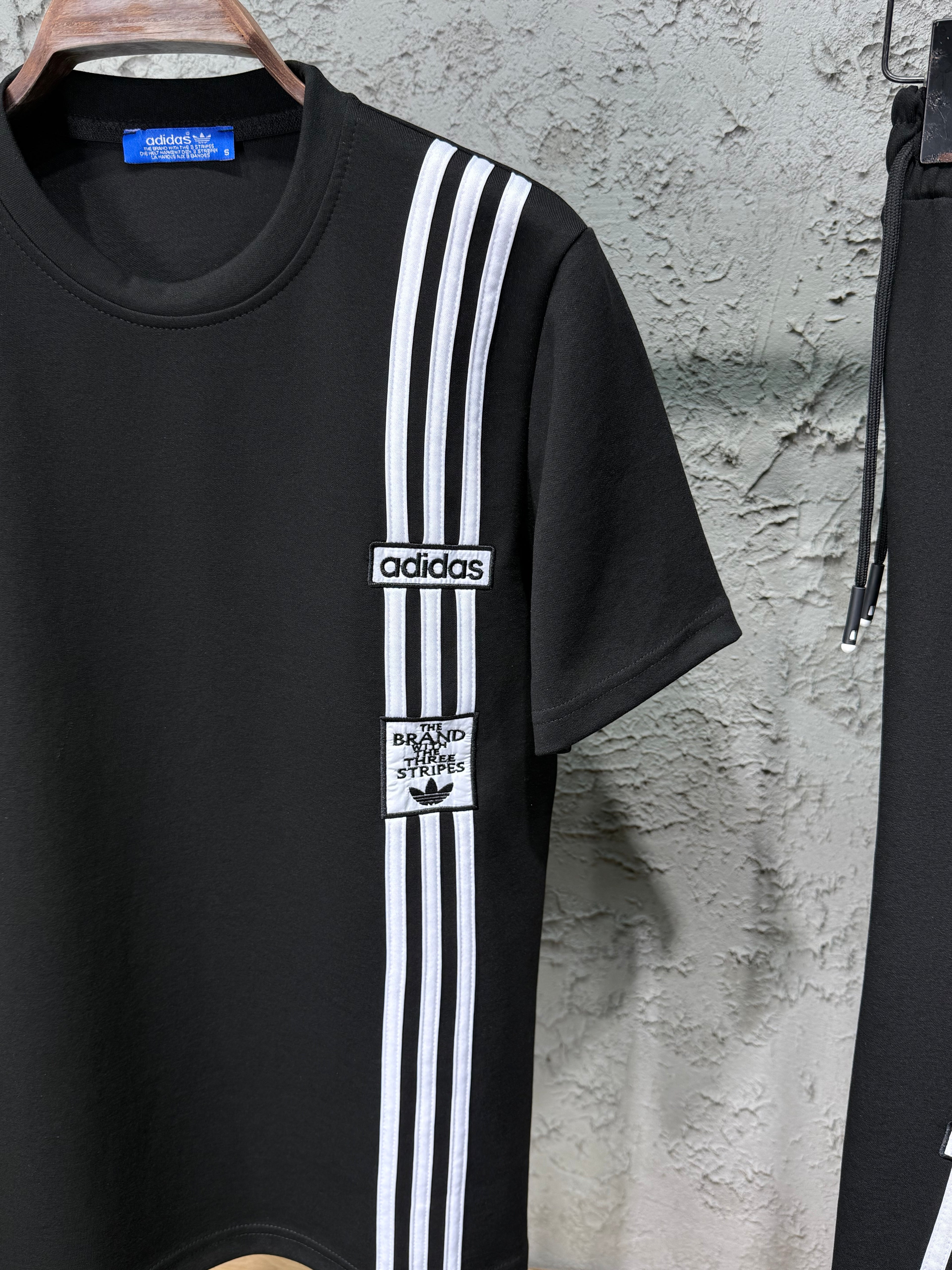 Adidas Nakışlı Siyah T-shirt & Eşofman Takımı