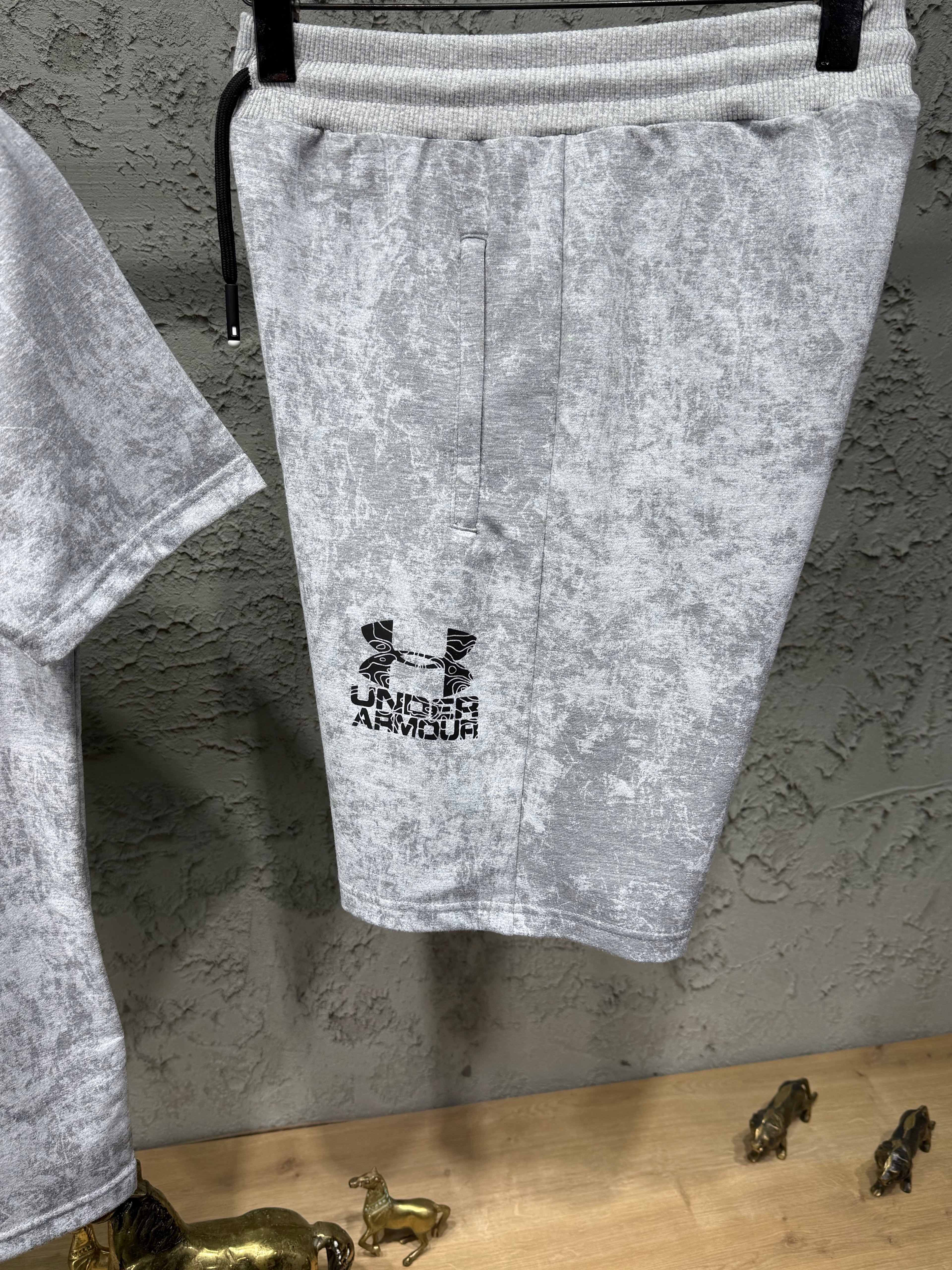 Under Armour Gri T-shirt & Şort Takımı