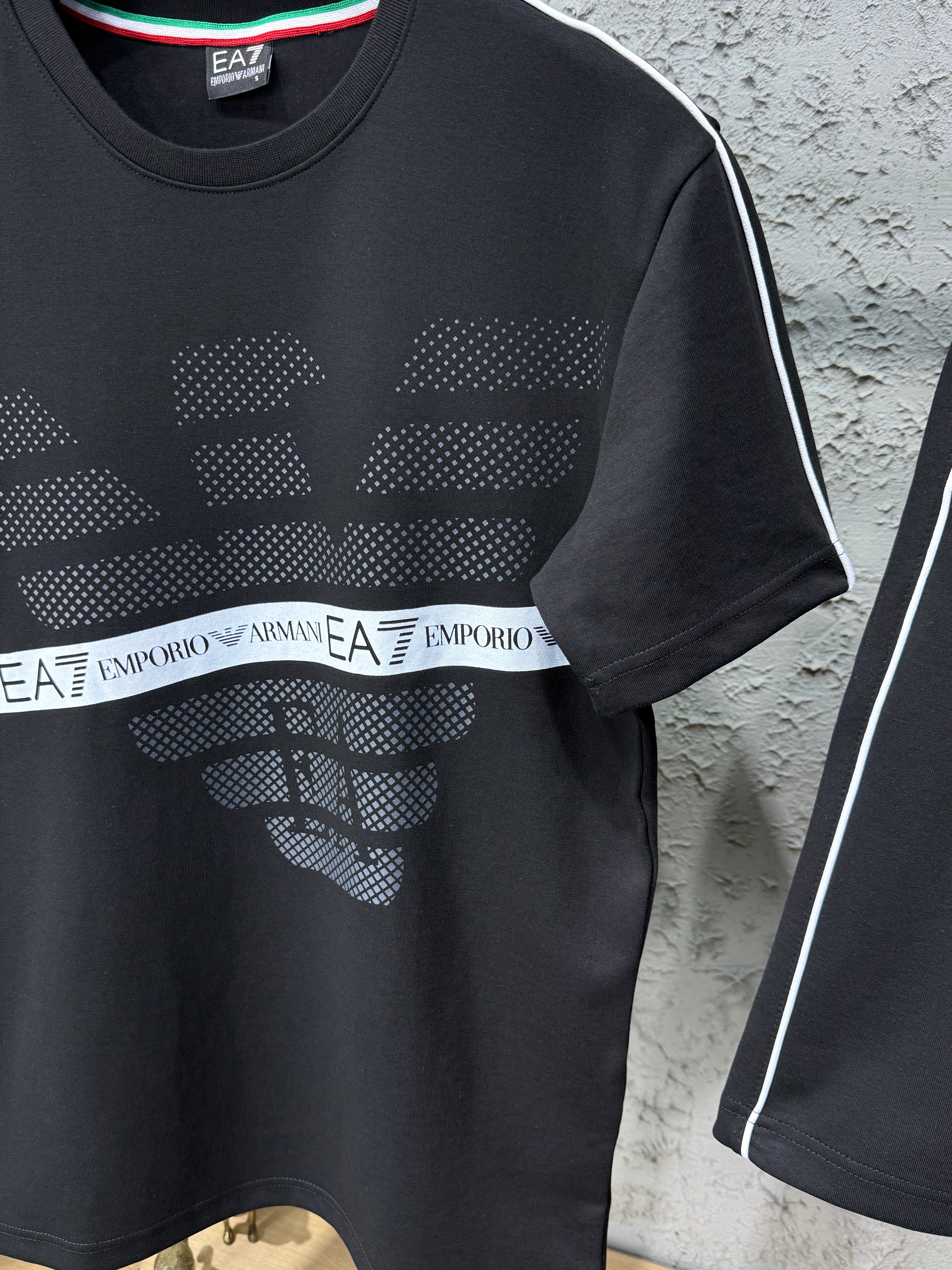 Emporio Armani Büyük Baskı Siyah T-shirt & Şort Takımı
