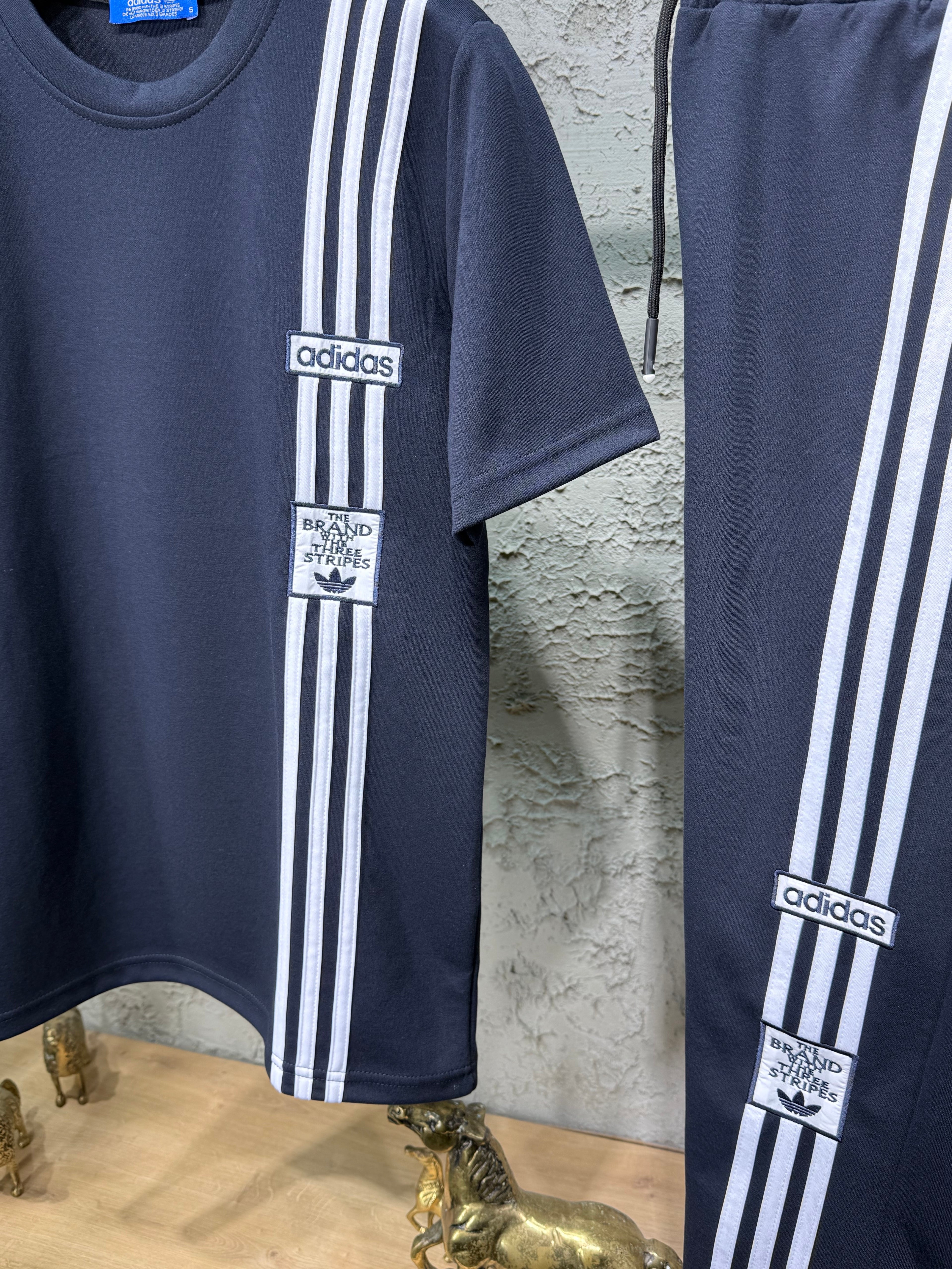 Adidas Nakışlı Lacivert T-shirt & Eşofman Takımı