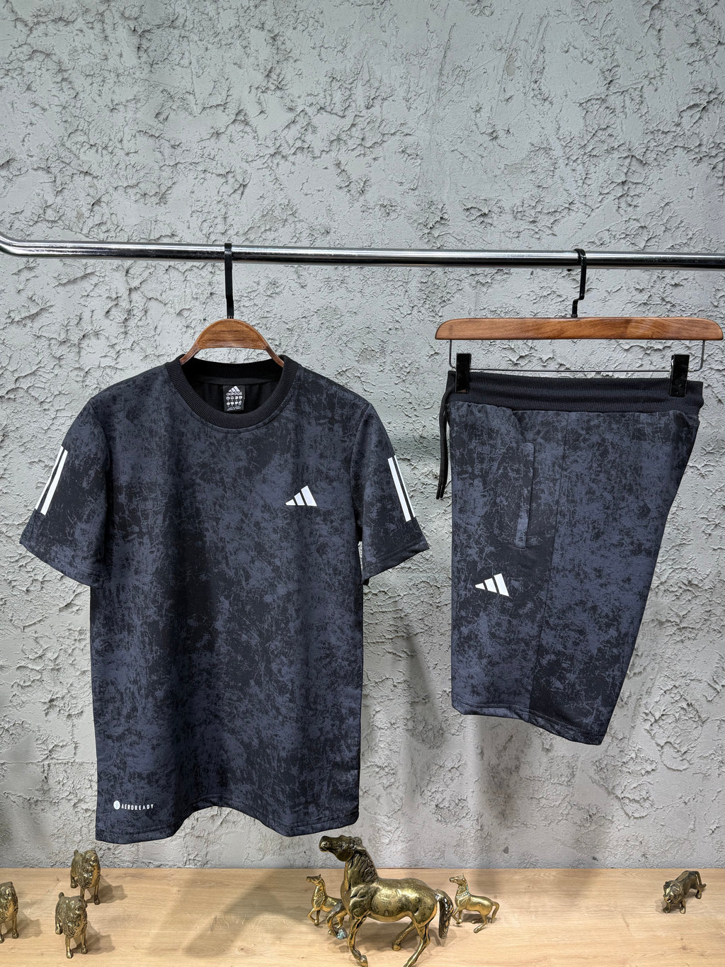 Adidas Desen Siyah T-shirt & Şort Takımı