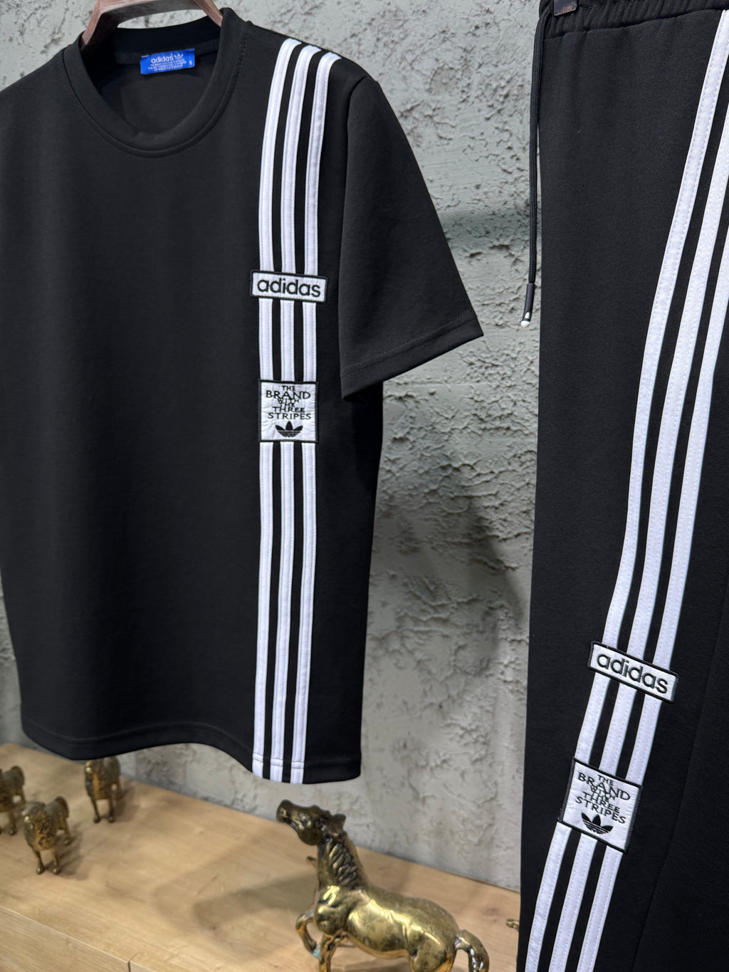 Adidas Nakışlı Siyah T-shirt & Eşofman Takımı
