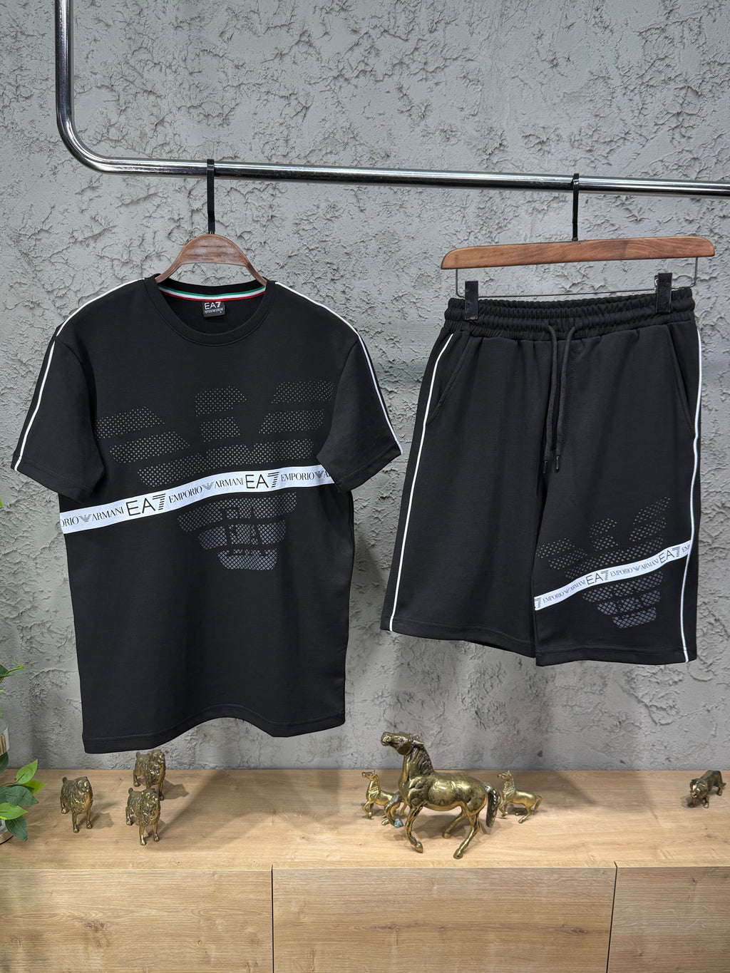 Emporio Armani Büyük Baskı Siyah T-shirt & Şort Takımı