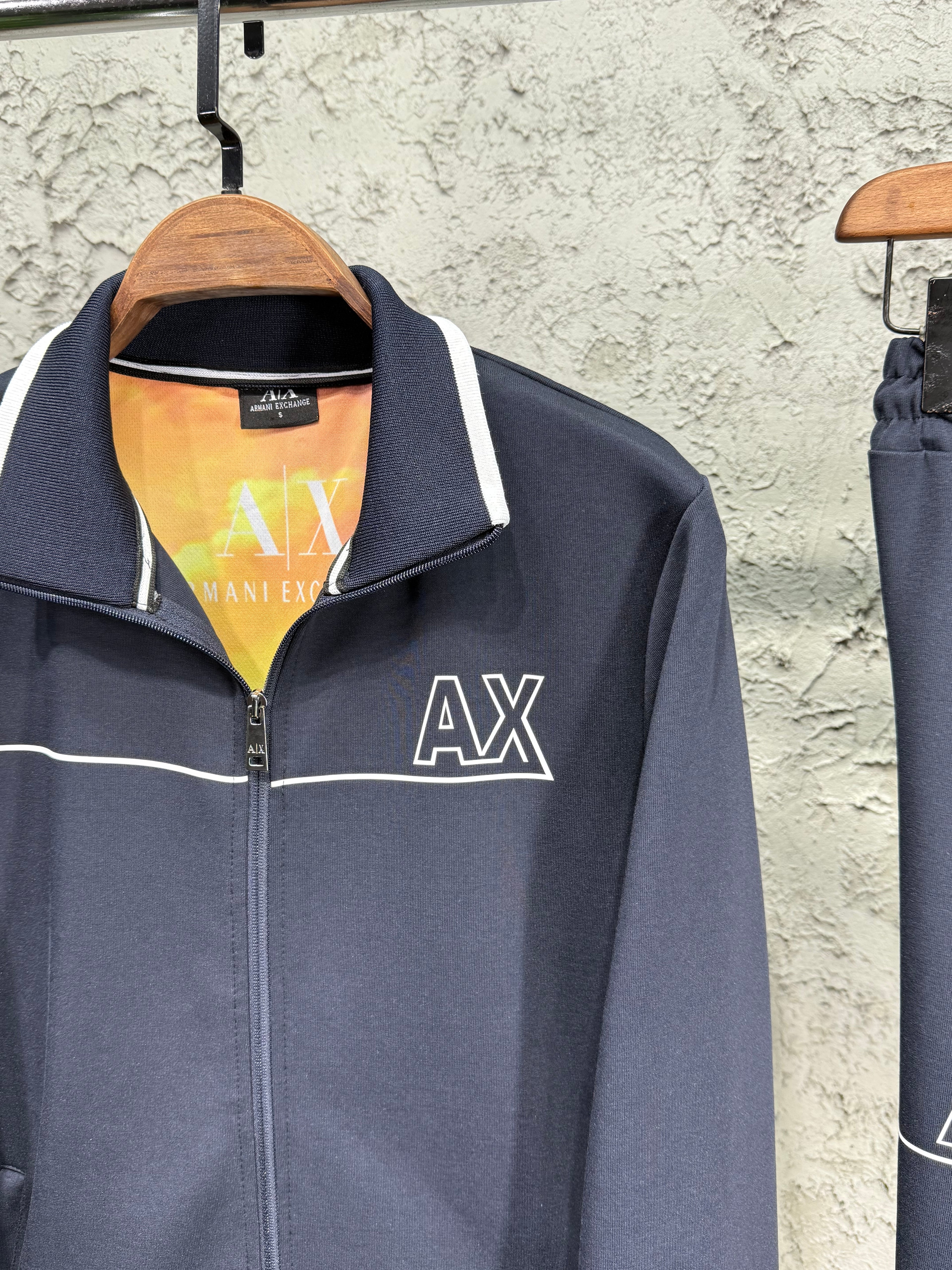 Armani Exchange Erkek Lacivert Fermuarlı Eşofman Takımı – AX Logo Detaylı Premium Model