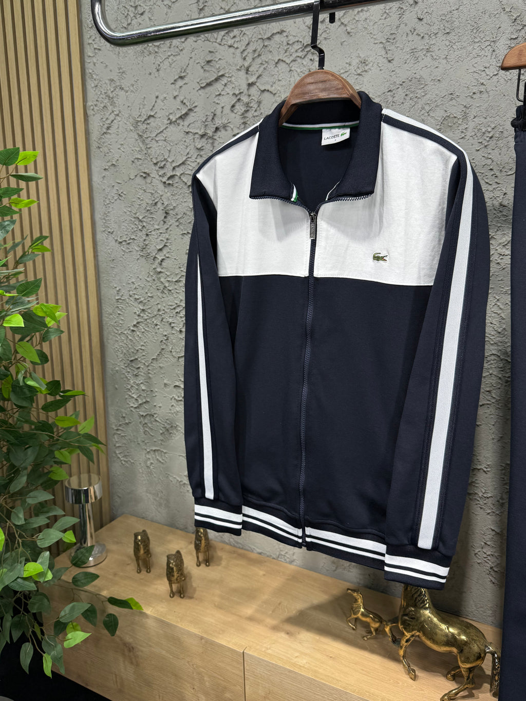 Lacoste Erkek Lacivert-Beyaz Fermuarlı Eşofman Takımı – Premium Seri
