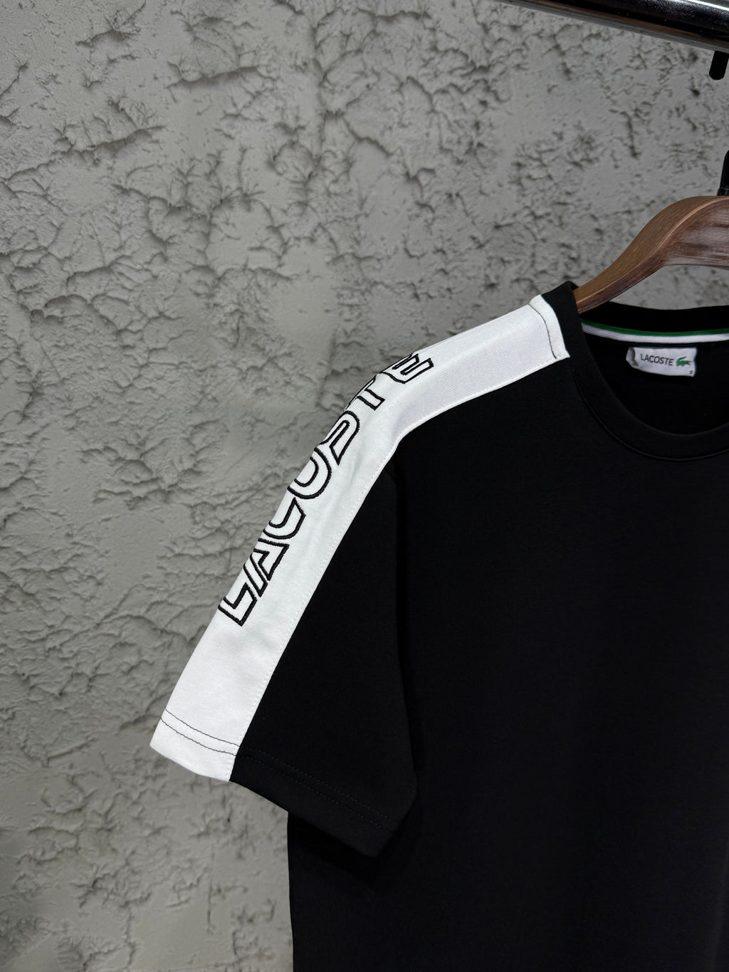 Lacoste Siyah Beyaz Şerit Detaylı T-Shirt & Şort Takımı