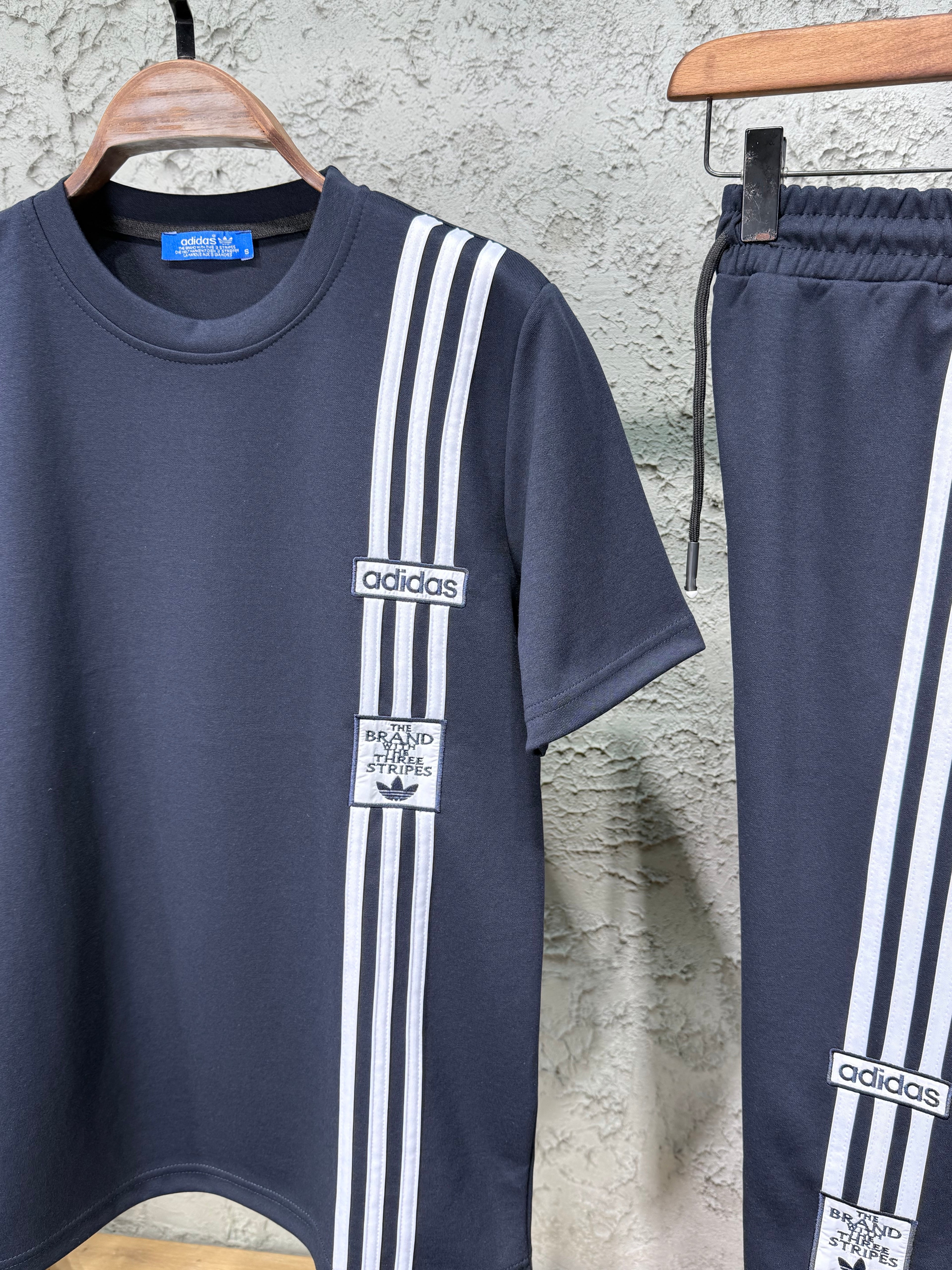 Adidas Nakışlı Lacivert T-shirt & Eşofman Takımı