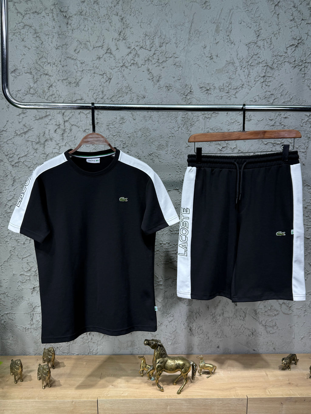 Lacoste Siyah Beyaz Şerit Detaylı T-Shirt & Şort Takımı