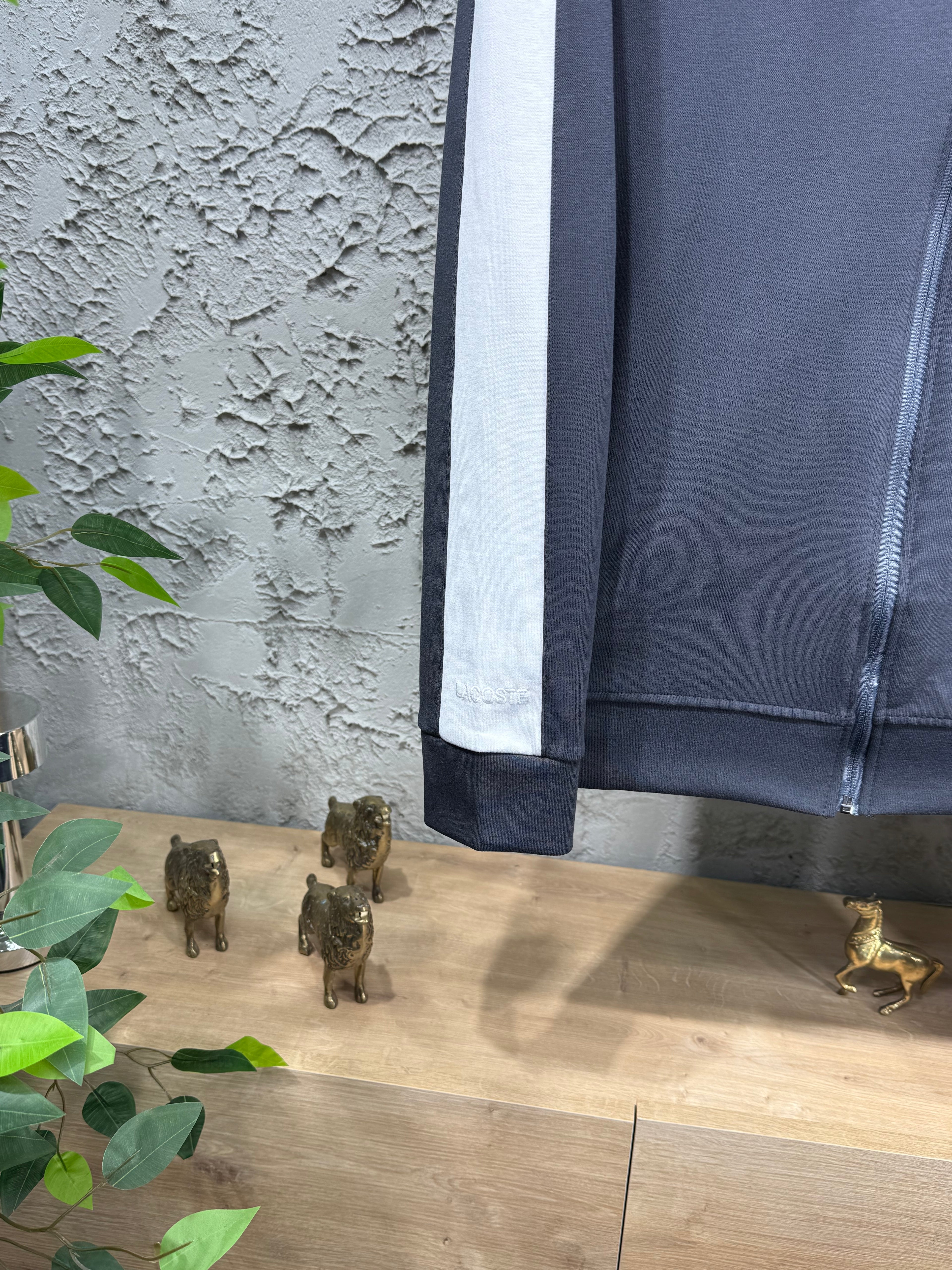 Lacoste Erkek Antrasit-Beyaz Fermuarlı Eşofman Takımı – Premium Seri