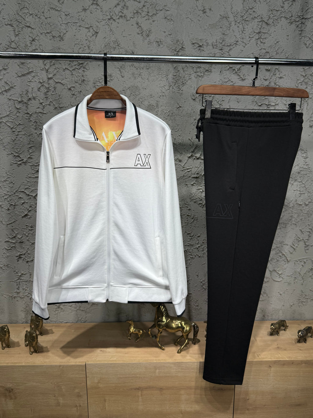Armani Exchange Erkek Beyaz Siyah Eşofman Takımı – AX Logo Detaylı Fermuarlı Model