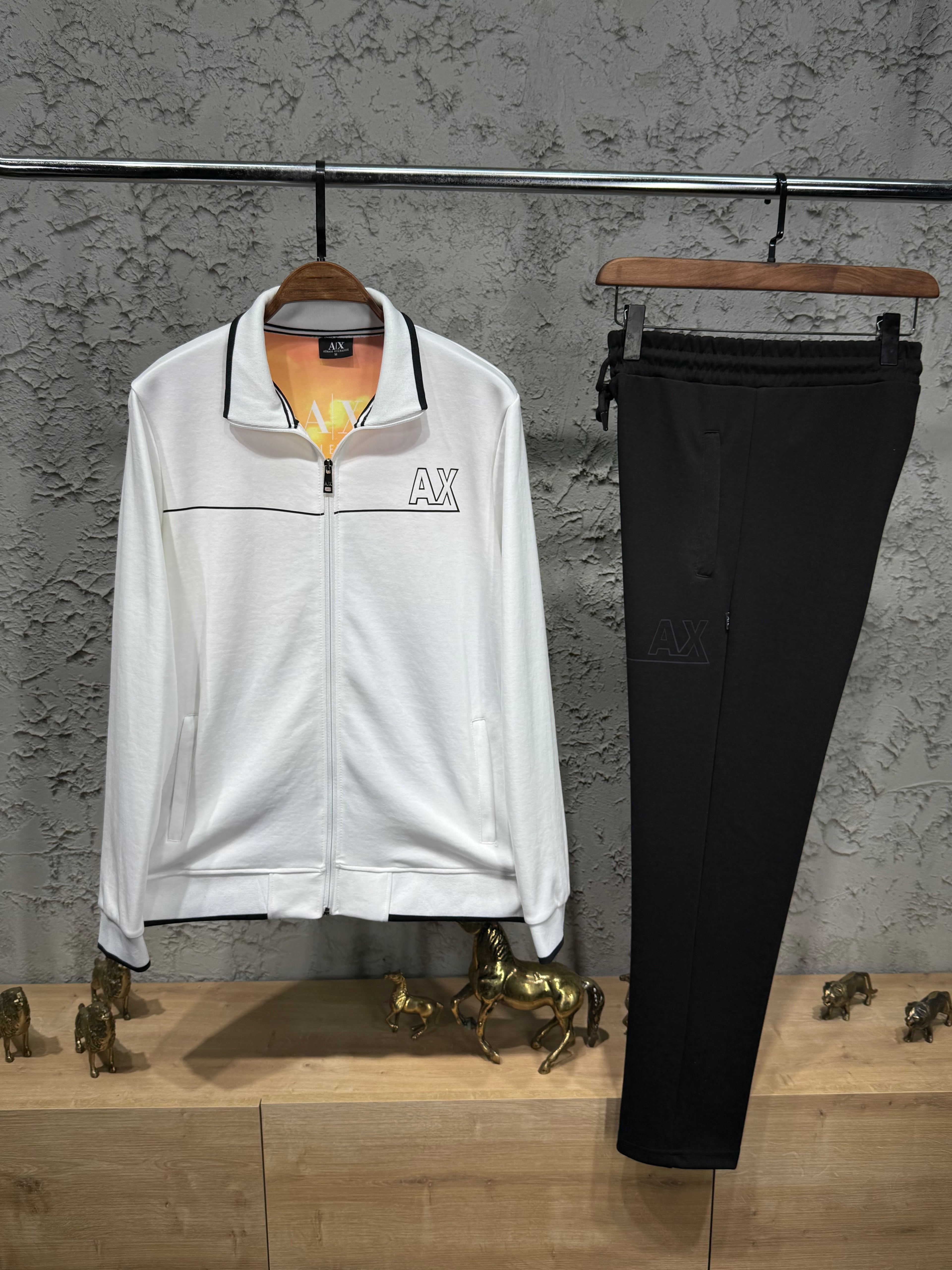 Armani Exchange Erkek Beyaz Siyah Eşofman Takımı – AX Logo Detaylı Fermuarlı Model