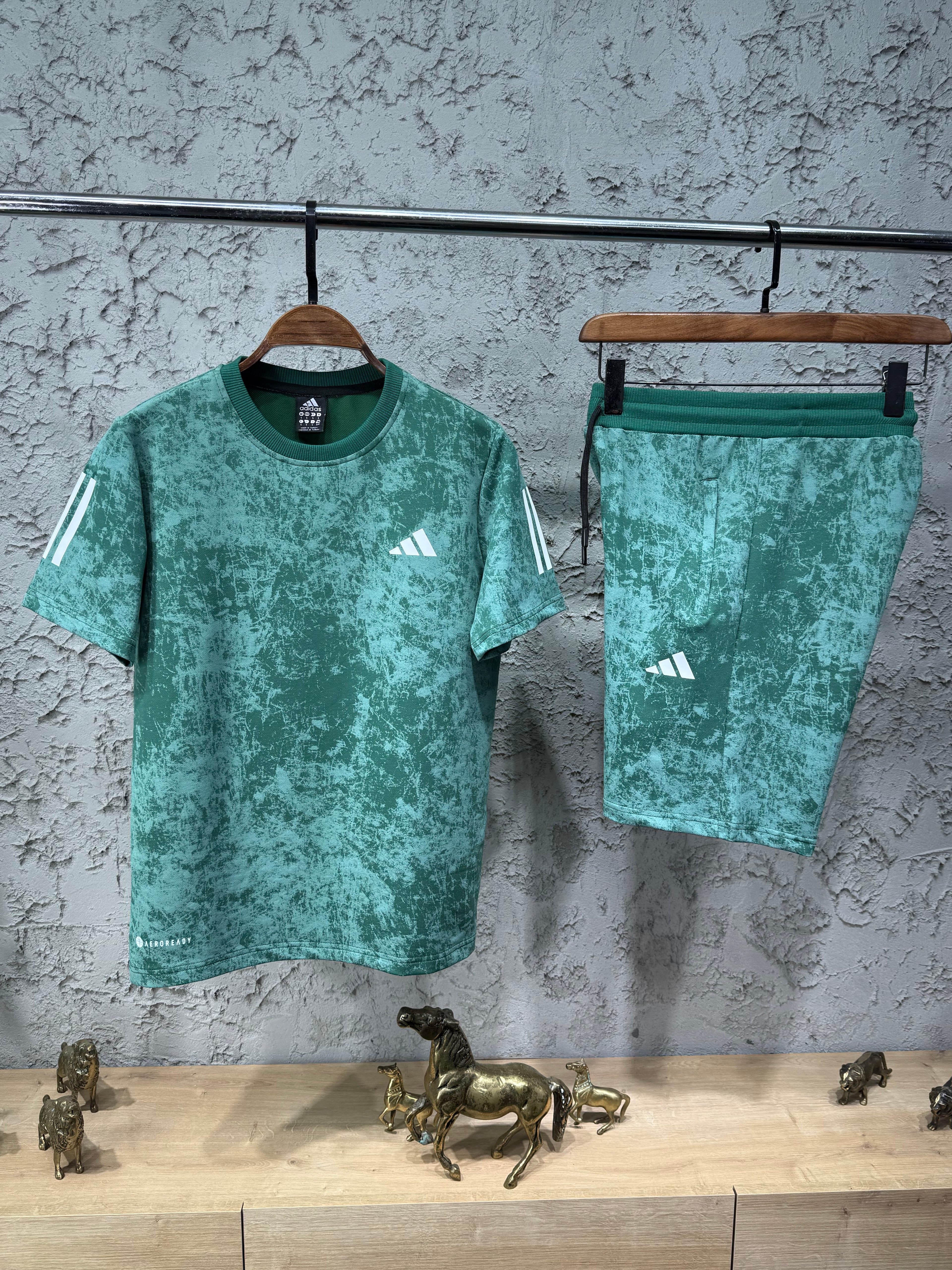 Adidas Desen Yeşil T-shirt & Şort Takımı