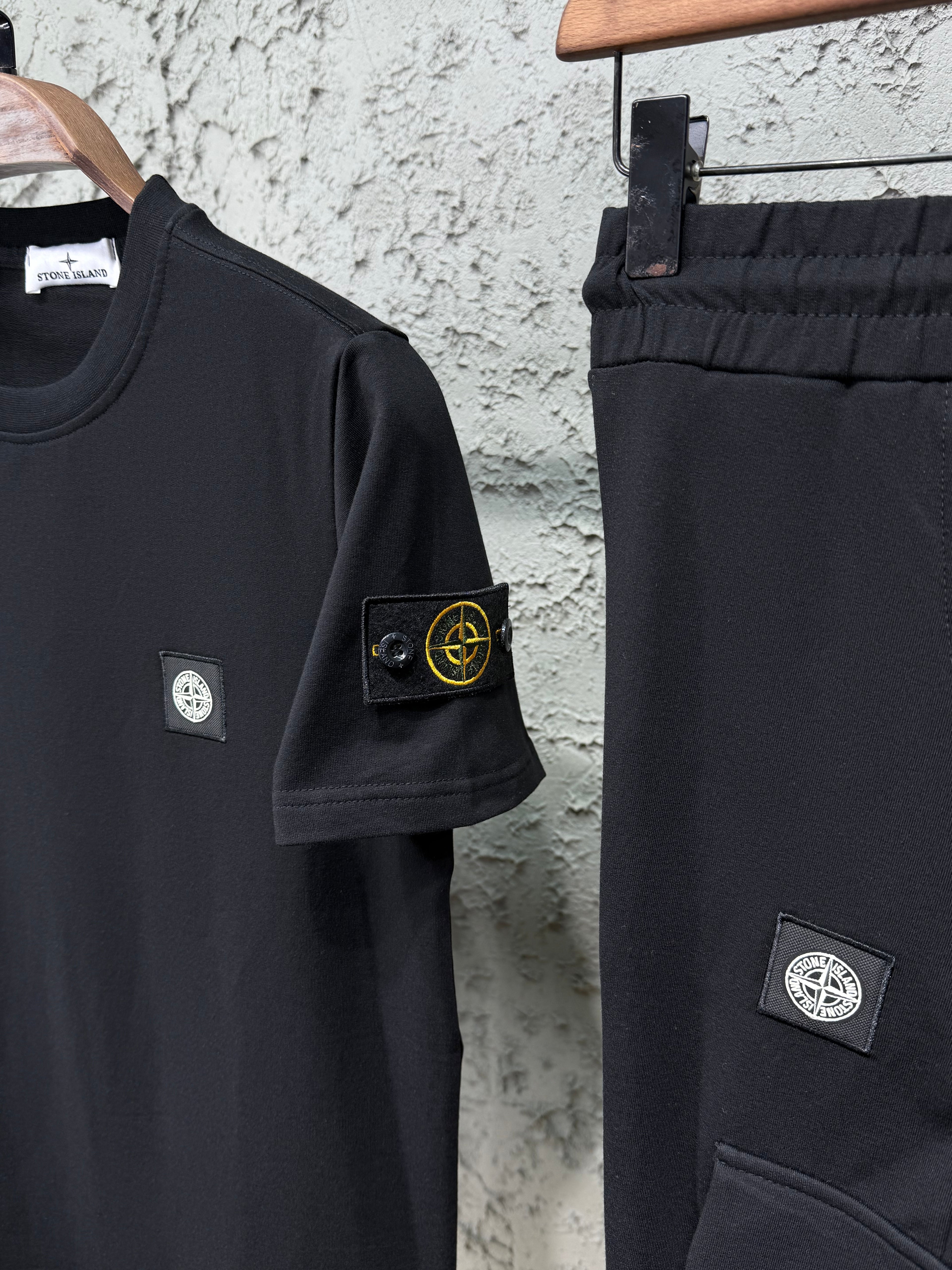 Stone Island Erkek Siyah T-Shirt & Siyah Kargo Eşofman Takımı