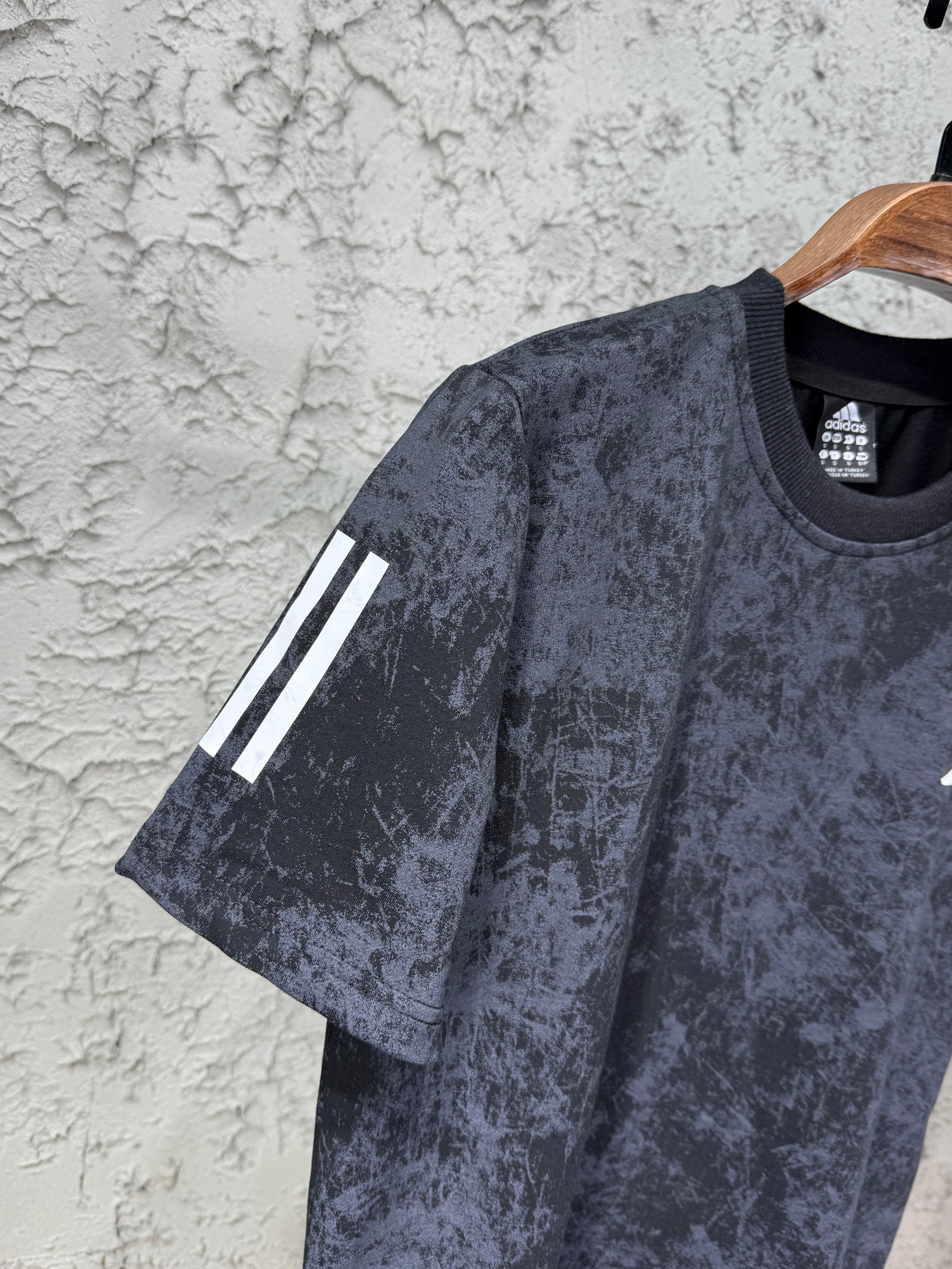 Adidas Desen Siyah T-shirt & Şort Takımı