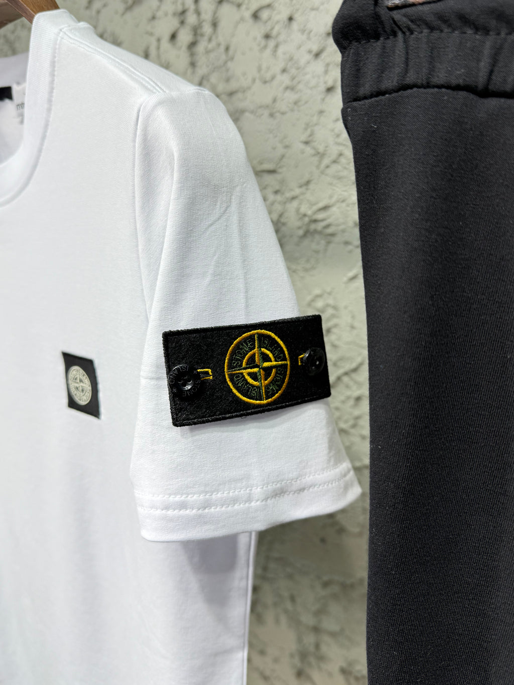 Stone Island Erkek Beyaz T-Shirt & Siyah Kargo Eşofman Takımı