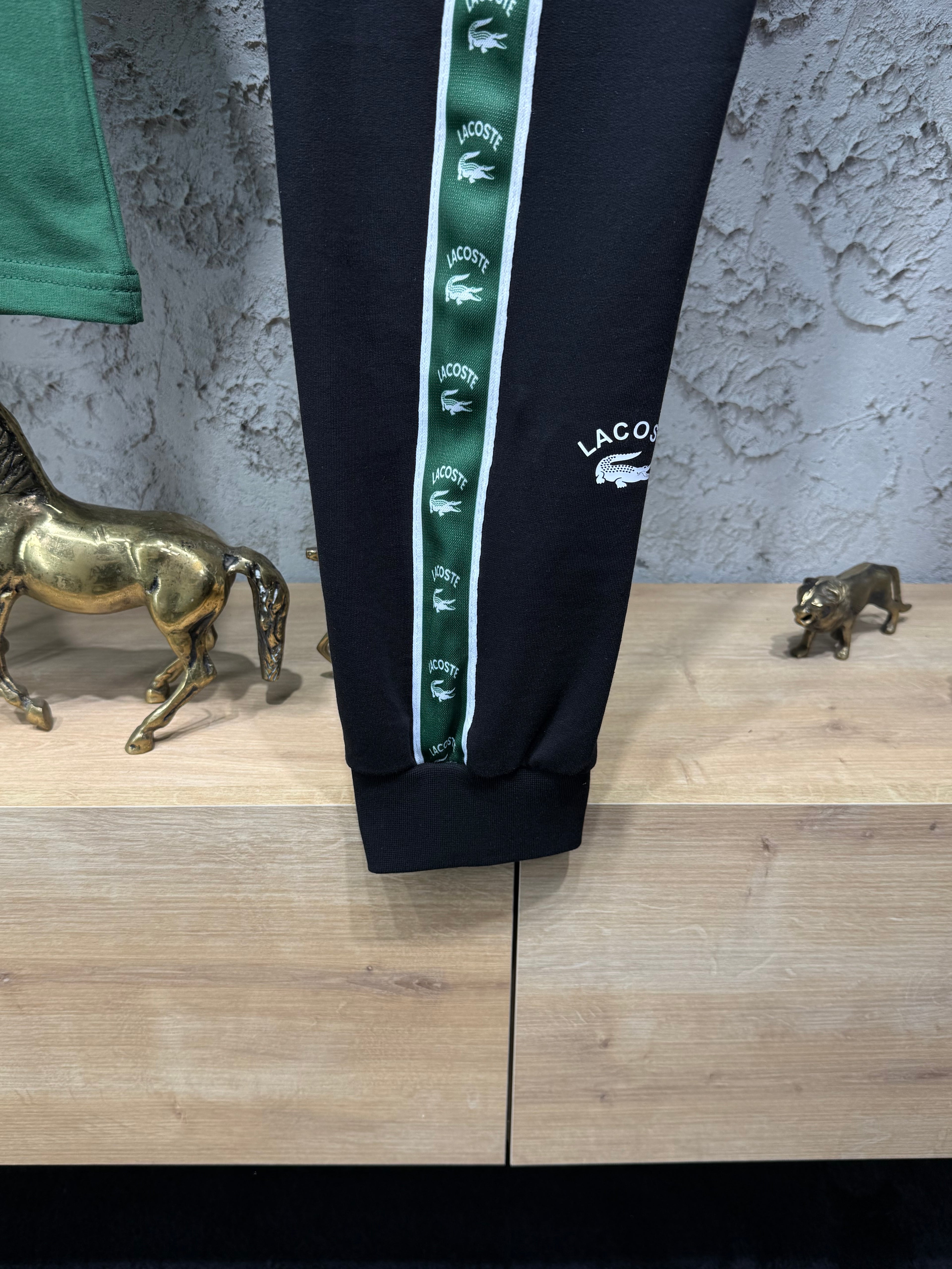 Lacoste Erkek Yeşil T-Shirt & Siyah Şerit Detaylı Eşofman Takımı