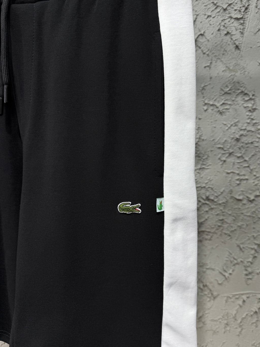 Lacoste Siyah Beyaz Şerit Detaylı T-Shirt & Şort Takımı