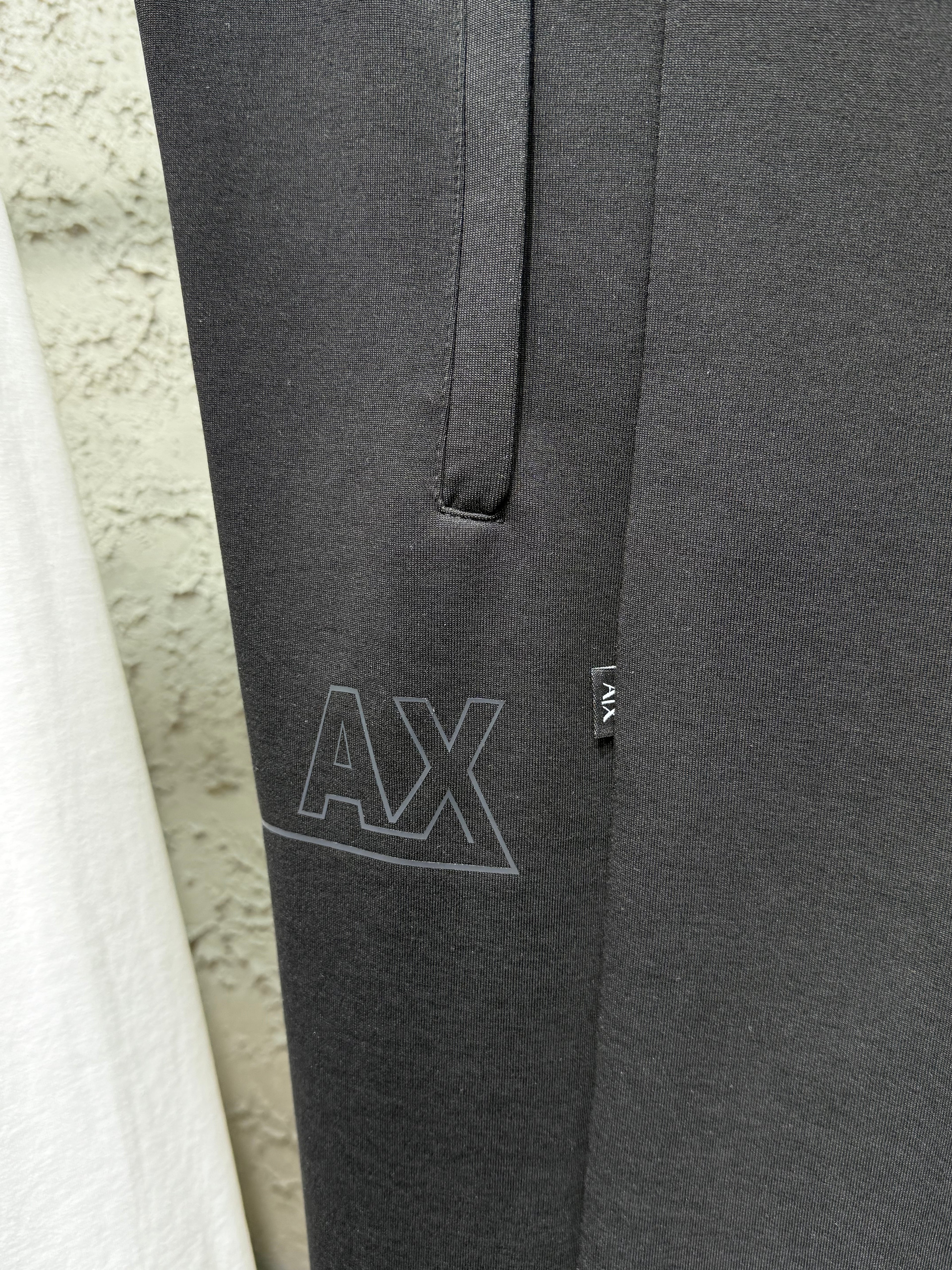 Armani Exchange Erkek Beyaz Siyah Eşofman Takımı – AX Logo Detaylı Fermuarlı Model