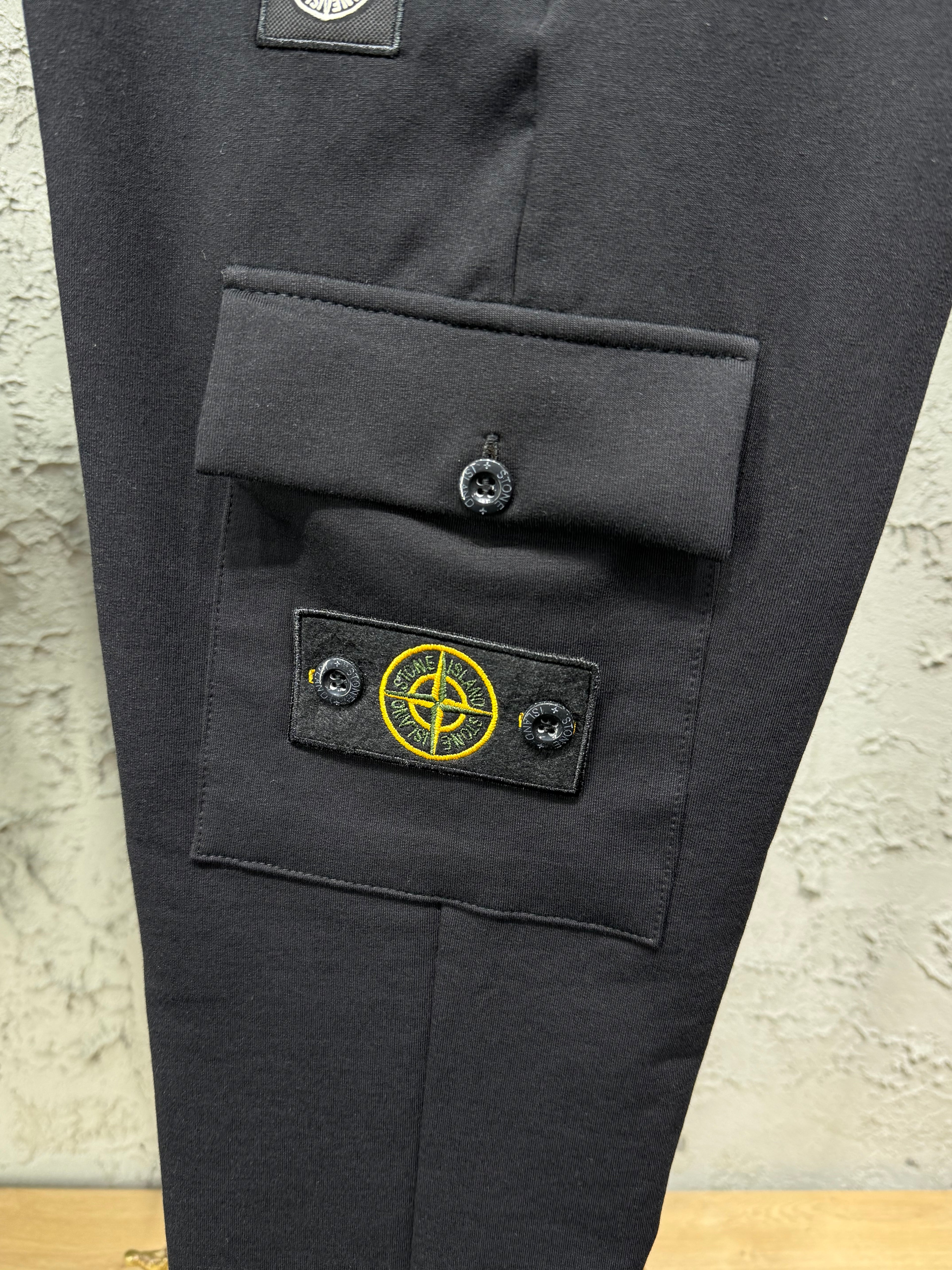 Stone Island Erkek Beyaz T-Shirt & Siyah Kargo Eşofman Takımı