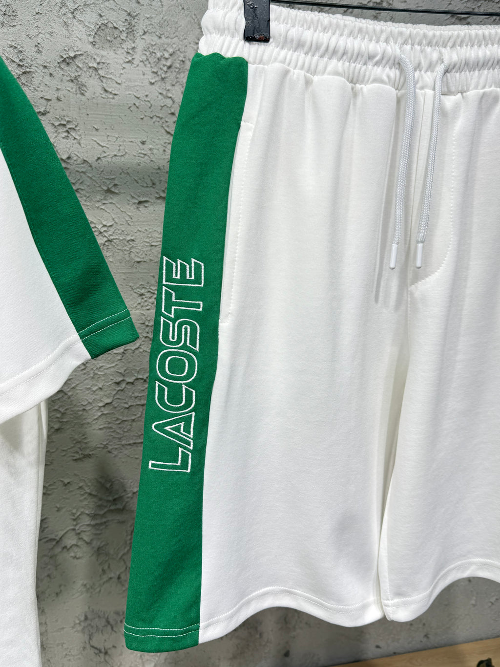 Lacoste Beyaz Yeşil Şerit Detaylı T-Shirt & Şort Takımı