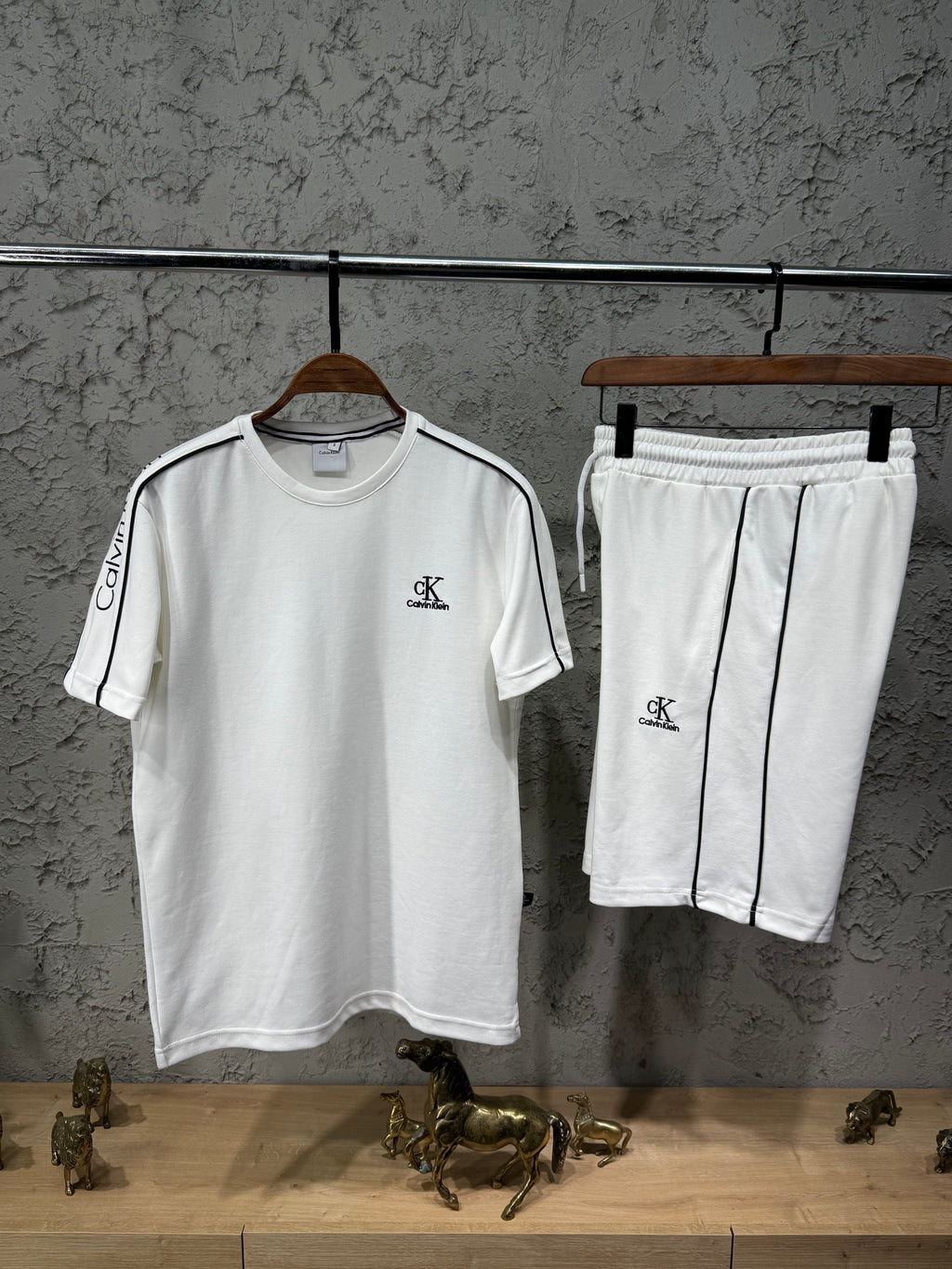Calvin Klein Beyaz T-shirt & Şort Takımı
