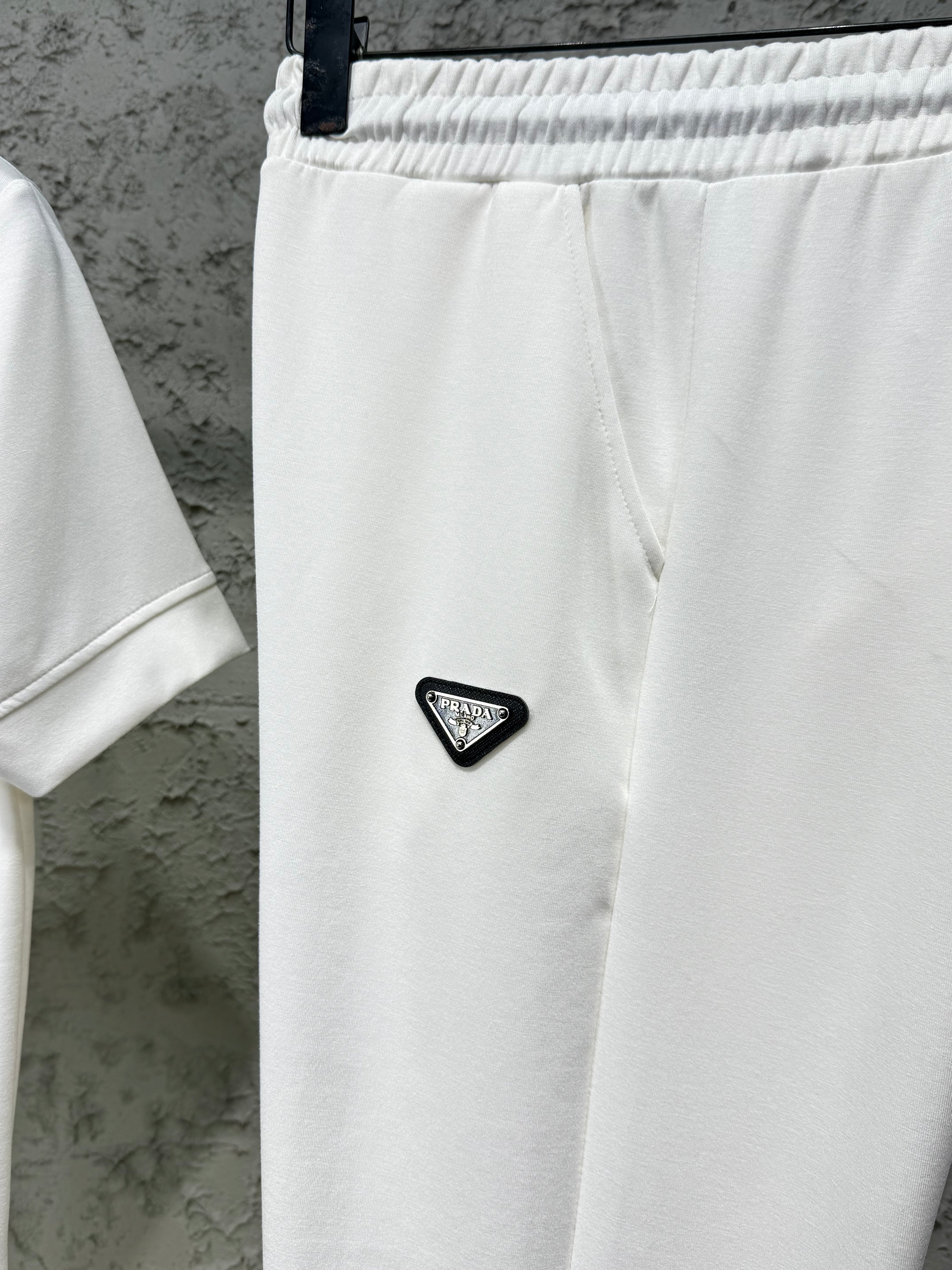 Prada Beyaz T-shirt & Eşofman Takımı