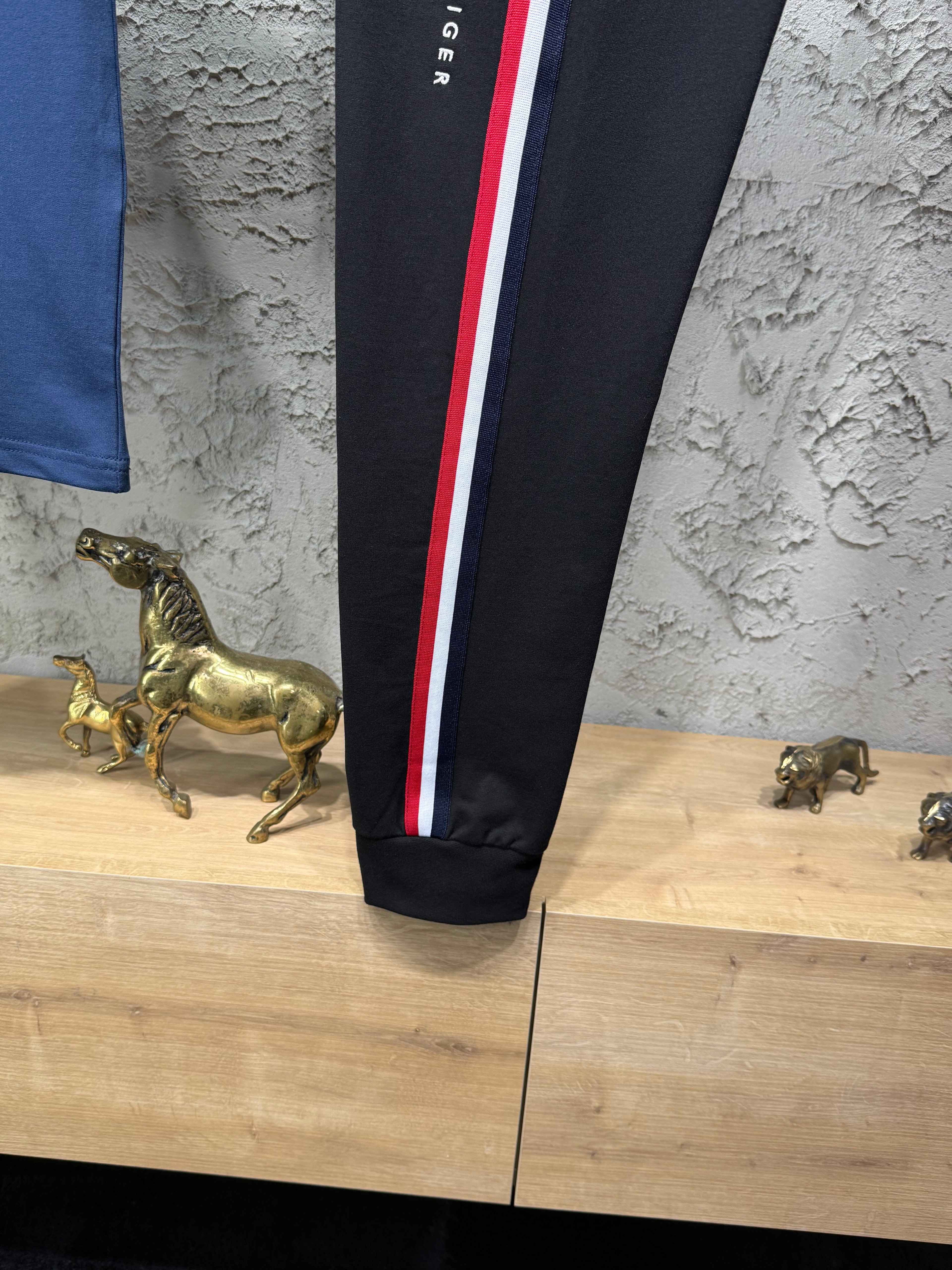 Tommy Hilfiger Erkek Nakış Logo Detaylı Lacivert Eşofman Takımı