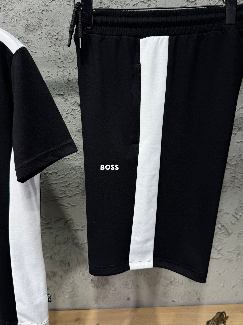 Boss Siyah Beyaz Kontrast Detaylı T-Shirt & Şort Takımı